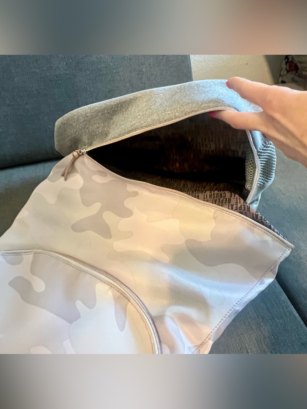 Stella & Dot Crush It Backpack Blush Camo NEW Carry On Diaper Bag Yoga Straps - Picture 11 of 13